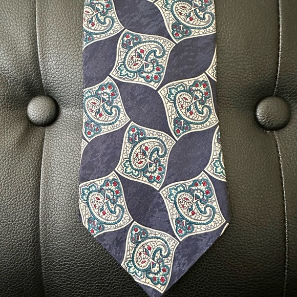 Royal Knight | Necktie | This is apart of what I call Collections by Oscar - Picture 3 of 4